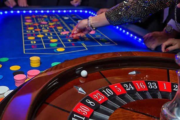twcbet ဘင်ဂို Card ဂဏန်းများ ဖြည့်ကာ ကစားနေသော Myanmar ကစားသမားများ